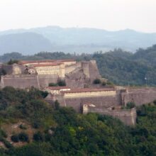 Gavi-panorama_forte_dal_santuario_della_guardia